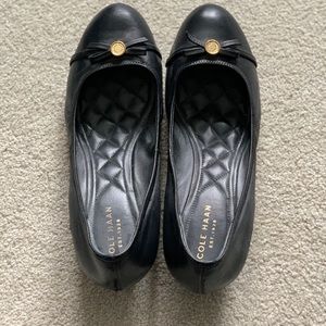 Cole Haan black Emory bow wedge sz7.5